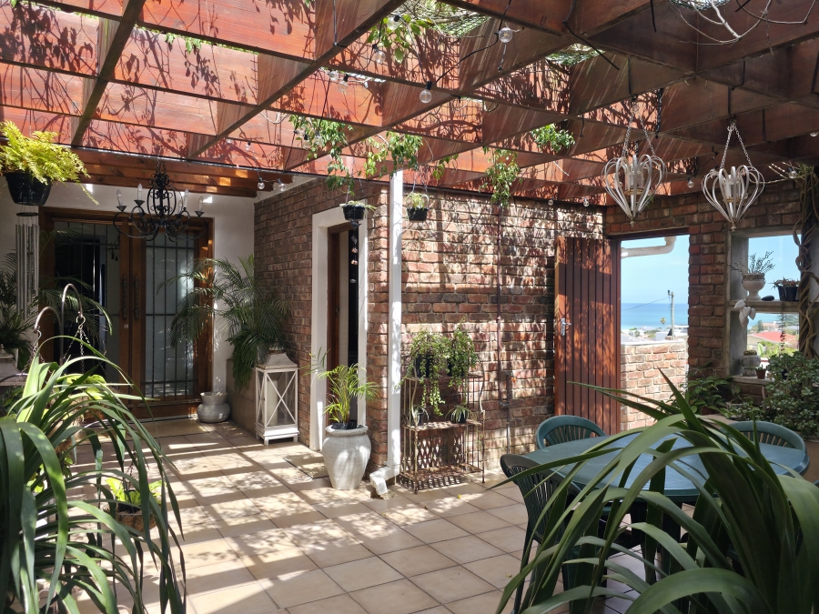 6 Bedroom Property for Sale in Jeffreys Bay Central Eastern Cape